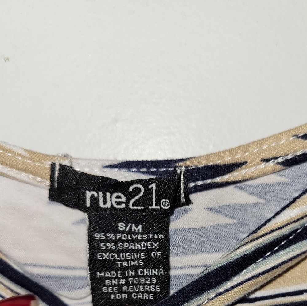 Aztec Style Crop Top - Picture 3 of 3